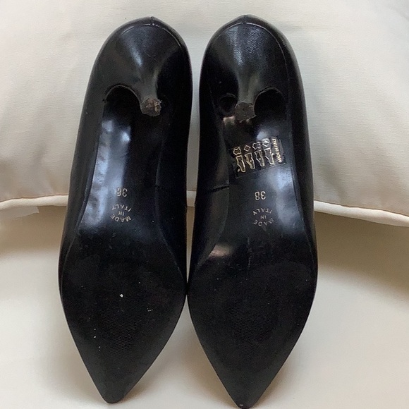 Black Pumps - Picture 3 of 4